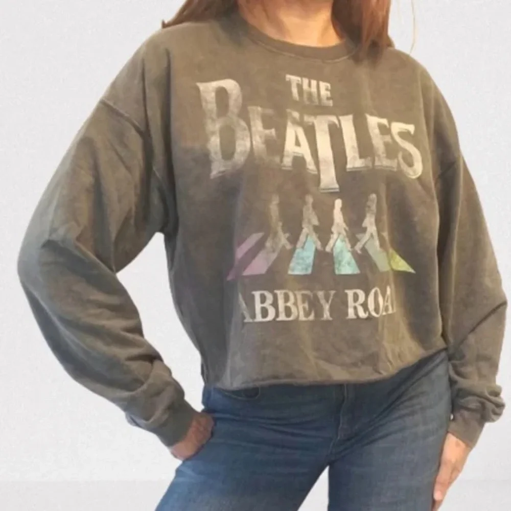 Apple Corps. LTD The Beatles Abbey Road Women's Cropped Gray Sweatshirt Size L - Picture 2 of 7